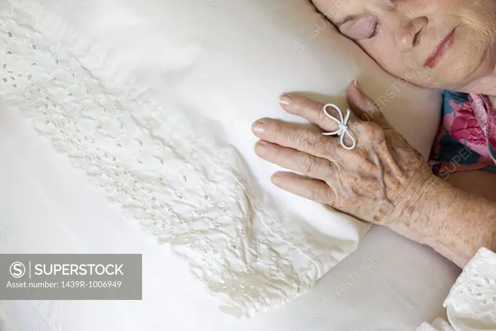 Elderly woman sleeping with string on her finger