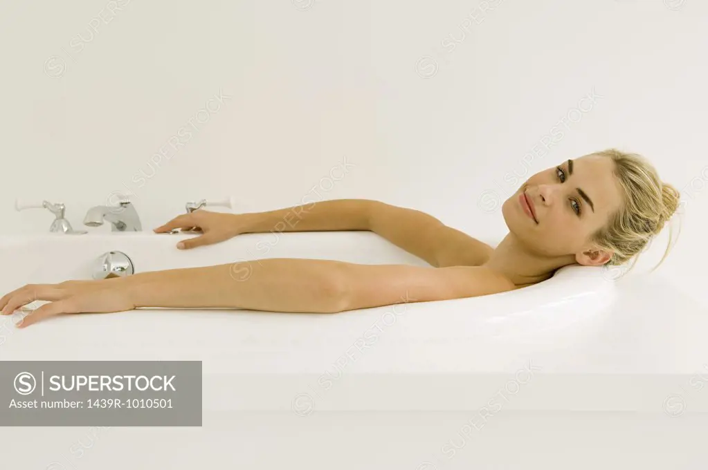Woman relaxing in the bath