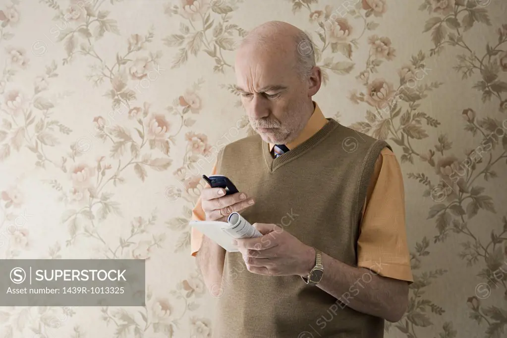 Man with cellphone looking confused