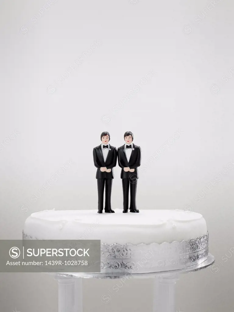 Bridegroom figurines on a wedding cake