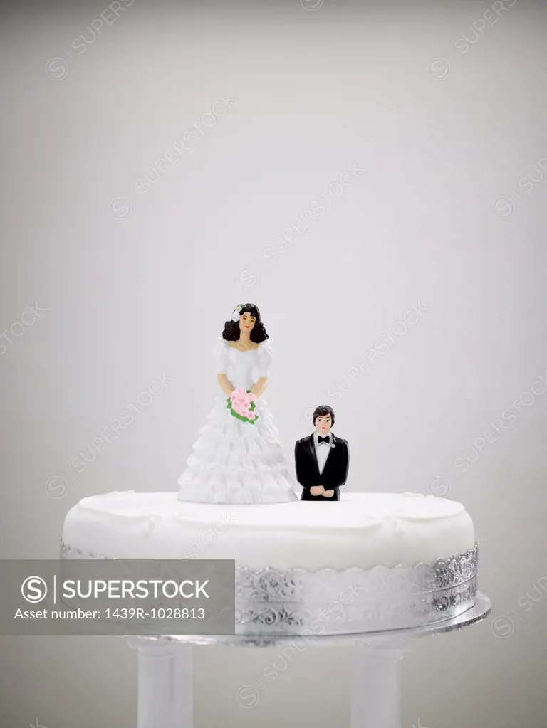 Bride and bridegroom figurines on a wedding cake