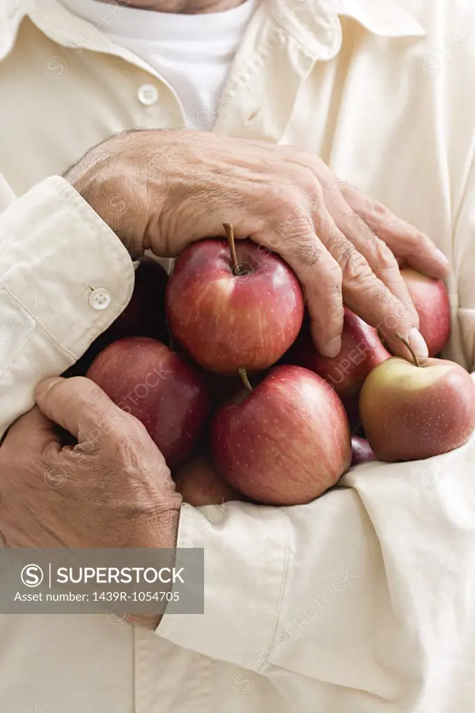 Man holding apples