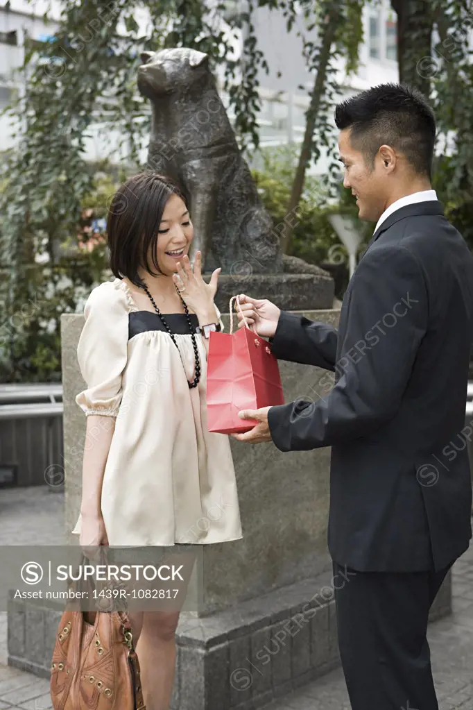 A man giving a woman a gift