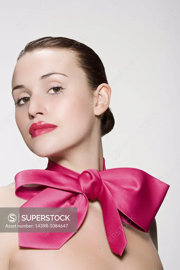 Young woman wearing a bow