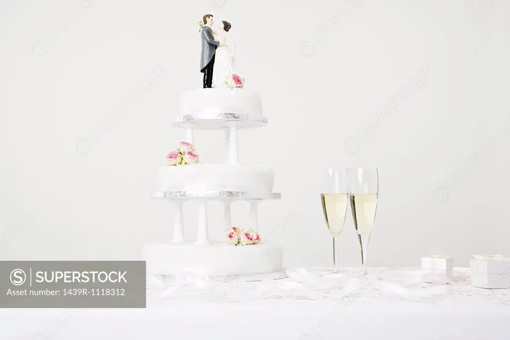 Wedding cake and champagne flutes