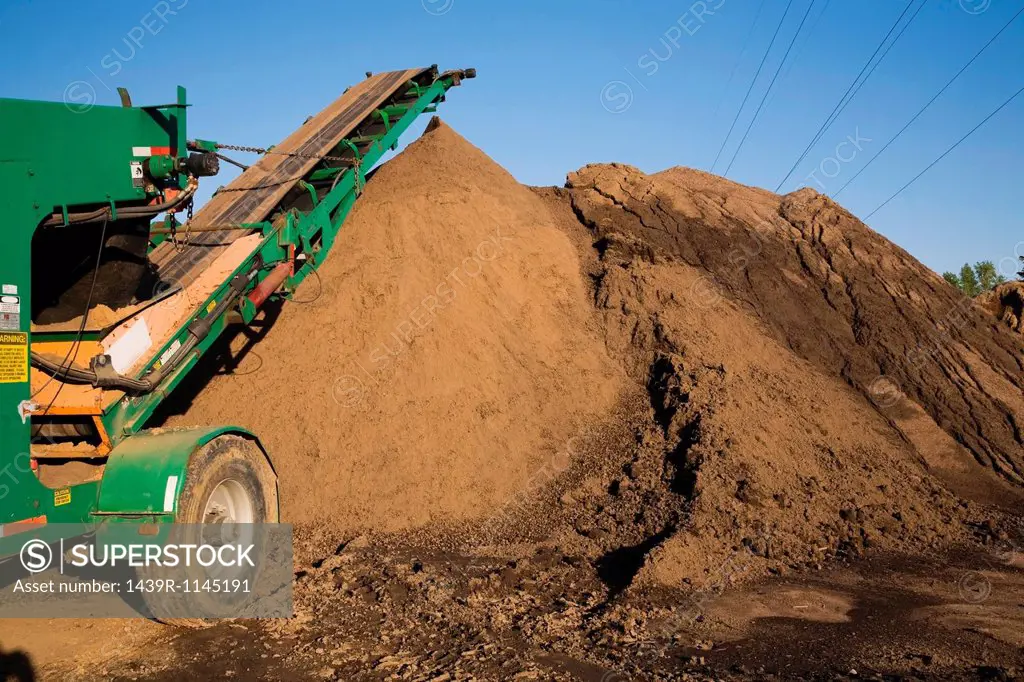 Sand and stacking conveyor in commercial sand pit