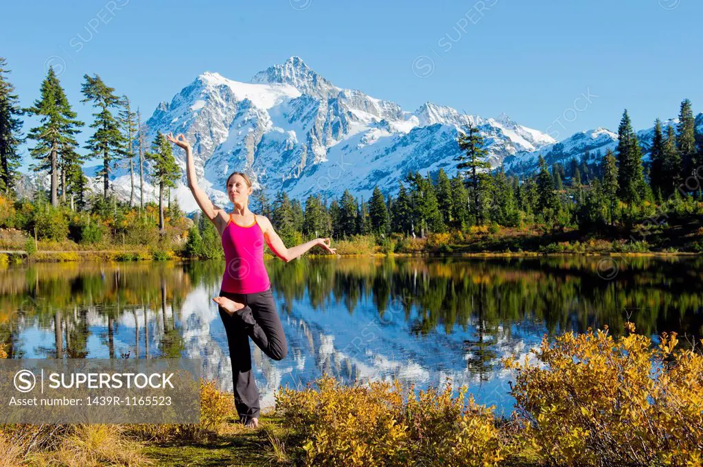 Woman doing yoga in mountain scene, Bellingham, Washington, USA