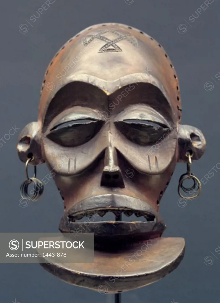 Mask Cihongo-Chokwe, Democratic Republic of the Congo  African Art Wood Koninklijk Museum voor Midden-Afrika, Tervuren, Belgium