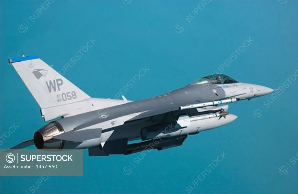 Fighter plane in flight, F-16 Fighting Falcon, US Air Force