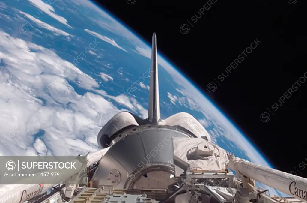 Space shuttle orbiting the Earth, Space Shuttle Discovery