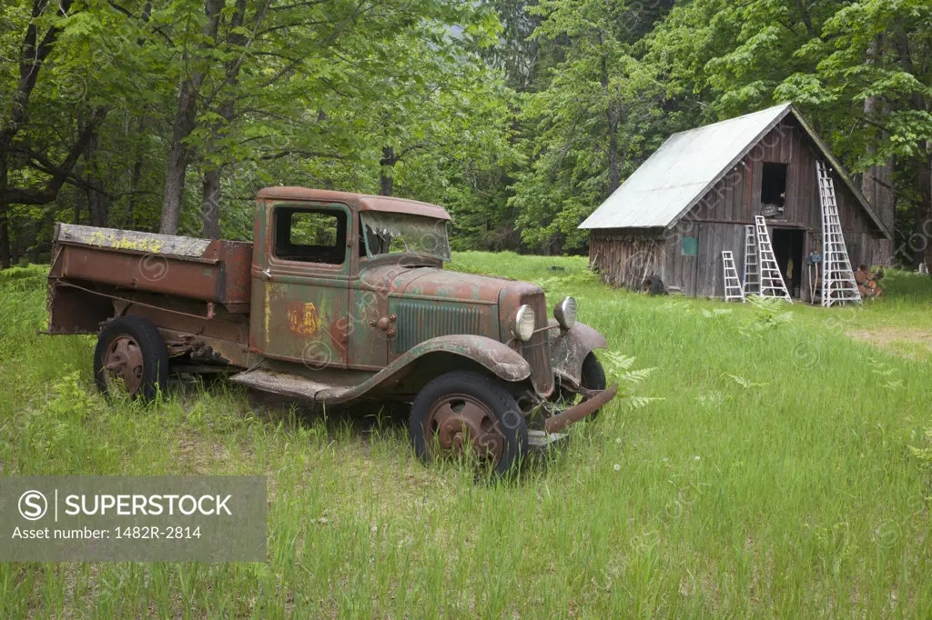 USA, Washington State, Stehekin, North Cascades National Park, Historic Buckner Orchard and Homestead, Buckner Homestead Heritage Foundation, Old Rusty Truck and Barn