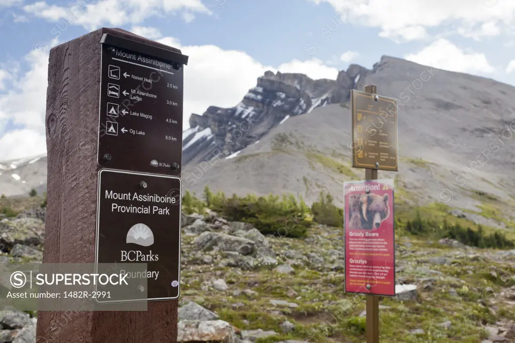 Canada, Mount Assiniboine Provincial Park, Signs at Wonder Pass