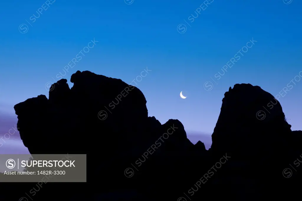 USA, California, Alabama Hills, near Lone Pine, Crescent moon and predawn sky
