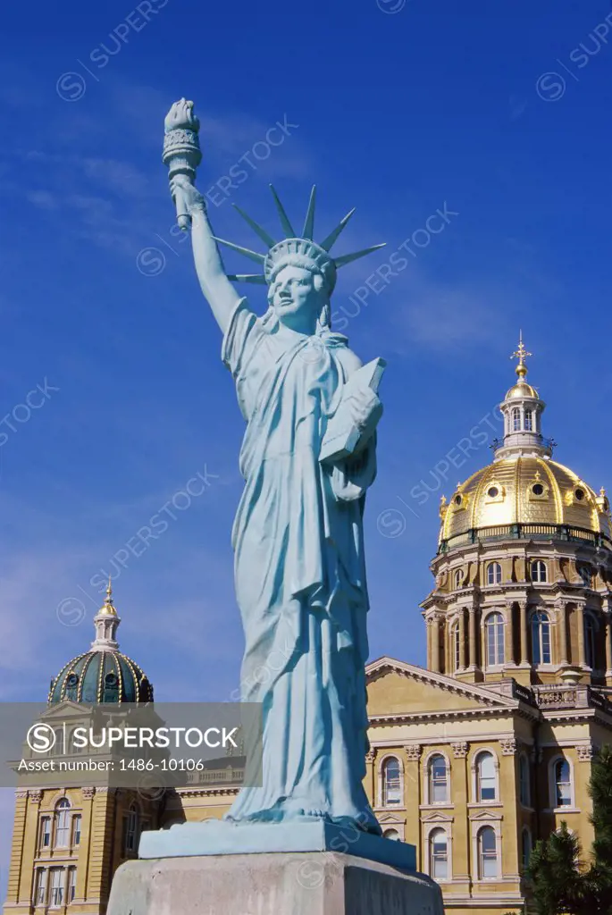 Low angle of the replica of the Statue of Liberty in front of a government building, State Capitol, Des Moines, Iowa, USA