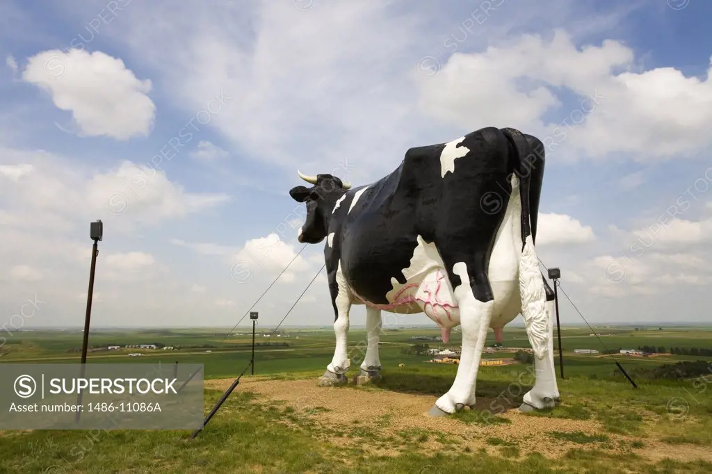 Salem Sue, The World's Largest Holstein Cow sculpture, New Salem, North Dakota, USA