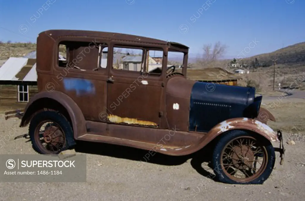Side profile of an antique car, Randsburg, California, USA