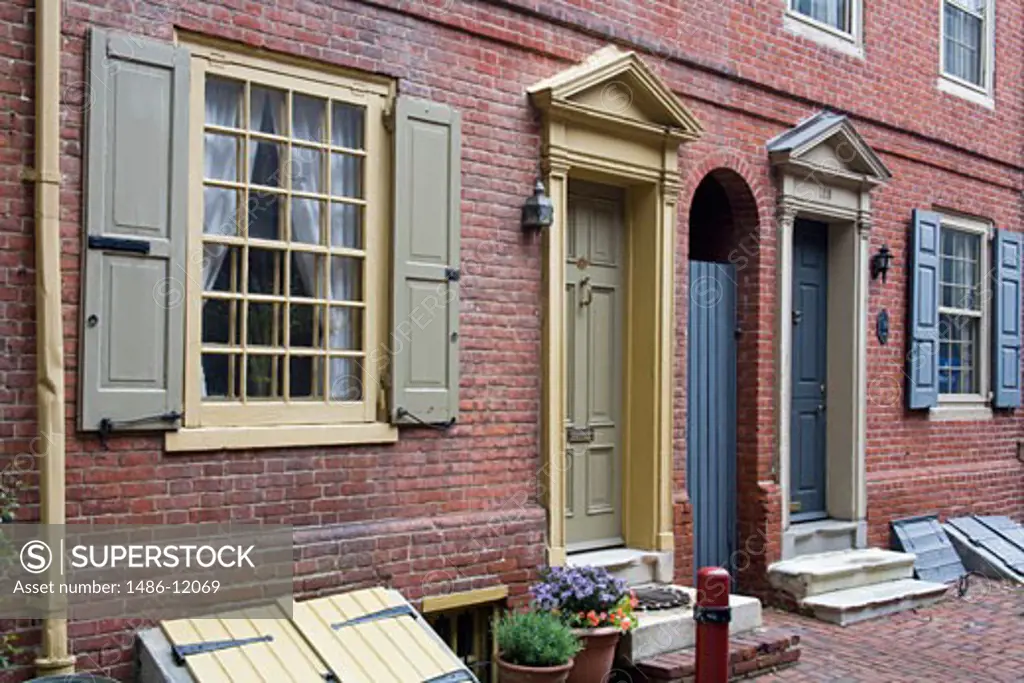 Row houses in an old city, Elfreth's Alley, Philadelphia, Pennsylvania, USA