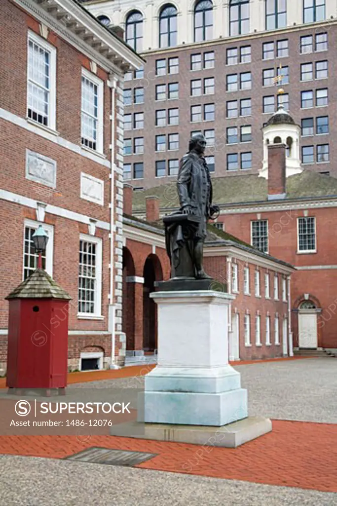 Statue of George Washington, Independence Hall, Independence National Historical Park, Old City, Philadelphia, Pennsylvania, USA