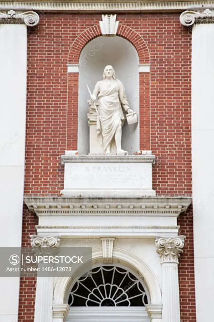 Statue of Benjamin Franklin, Old City Hall, Independence National Historical Park, Old City, Philadelphia, Pennsylvania, USA