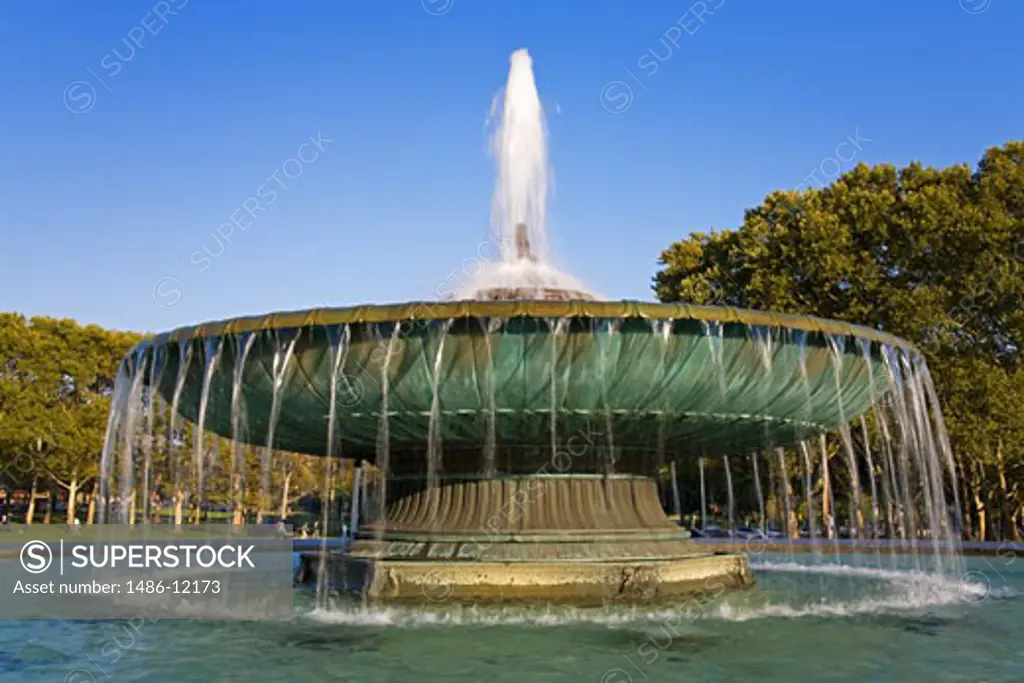 Fountain in a park, Eakins Oval, Fairmount Park, Philadelphia Museum of Art, Philadelphia, Pennsylvania, USA
