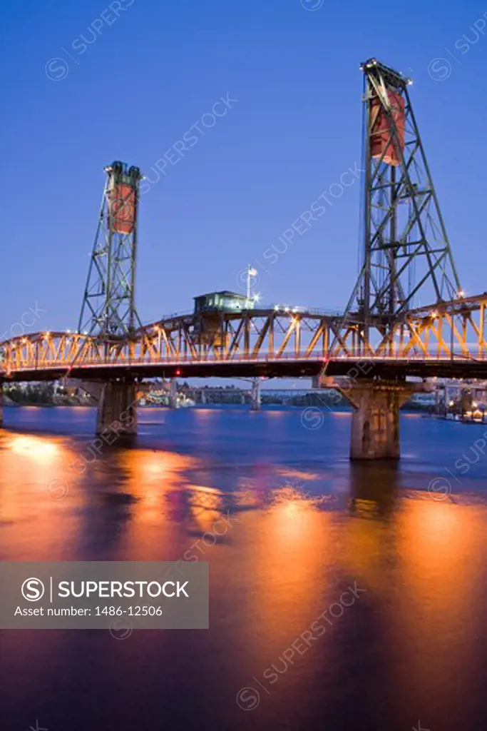 Bridge across a river, Hawthorne Bridge, Willamette River, Portland, Oregon, USA