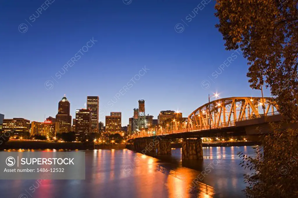 Bridge across a river, Hawthorne Bridge, Willamette River, Portland, Oregon, USA