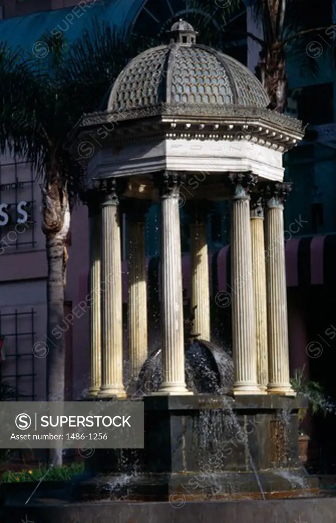 USA, California, San Diego, Horton Plaza,  arbor with fountain