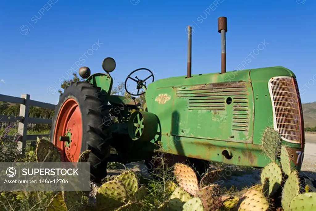 Abandoned tractor in a field, Temecula, Wine Country, California, USA