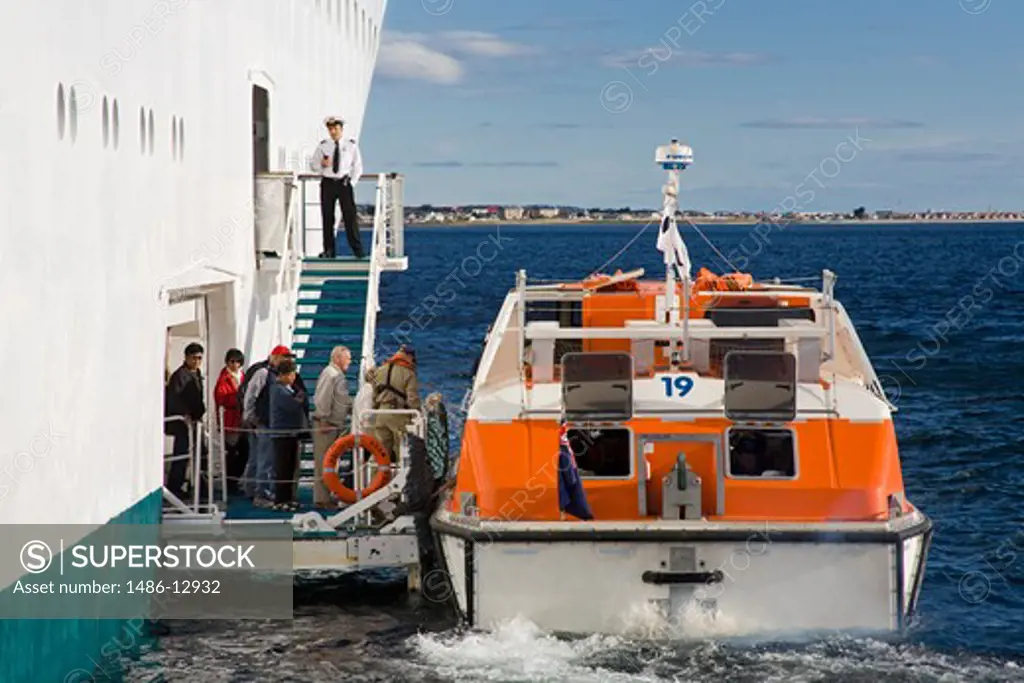 Passengers leaving the cruise ship 'Star Princess', Punta Arenas, Magallanes Province, Patagonia, Chile