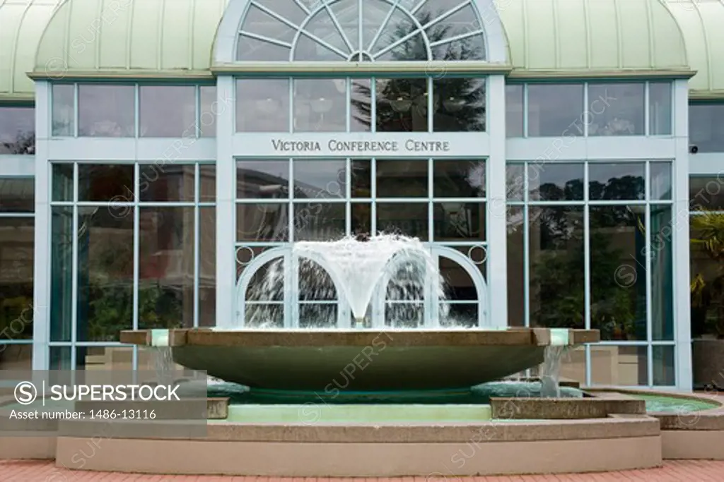 Canada, British Columbia, Vancouver Island, Victoria, Fountain outside Victoria Conference Centre