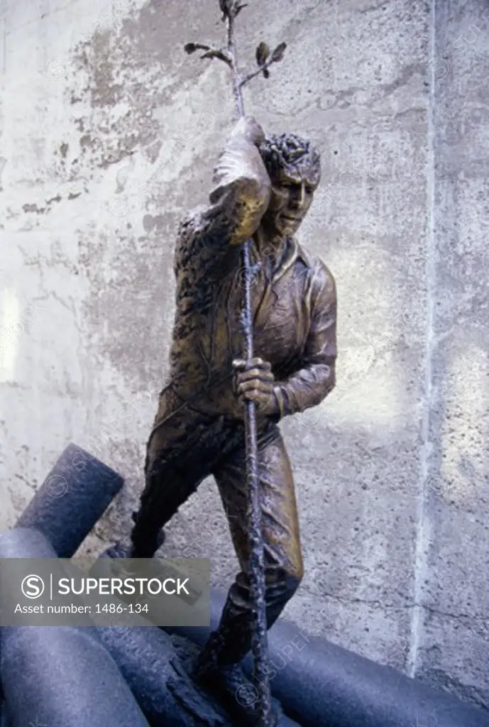 Close-up of a statue, L'Homme-Revere Sculpture, Quebec City, Quebec, Canada