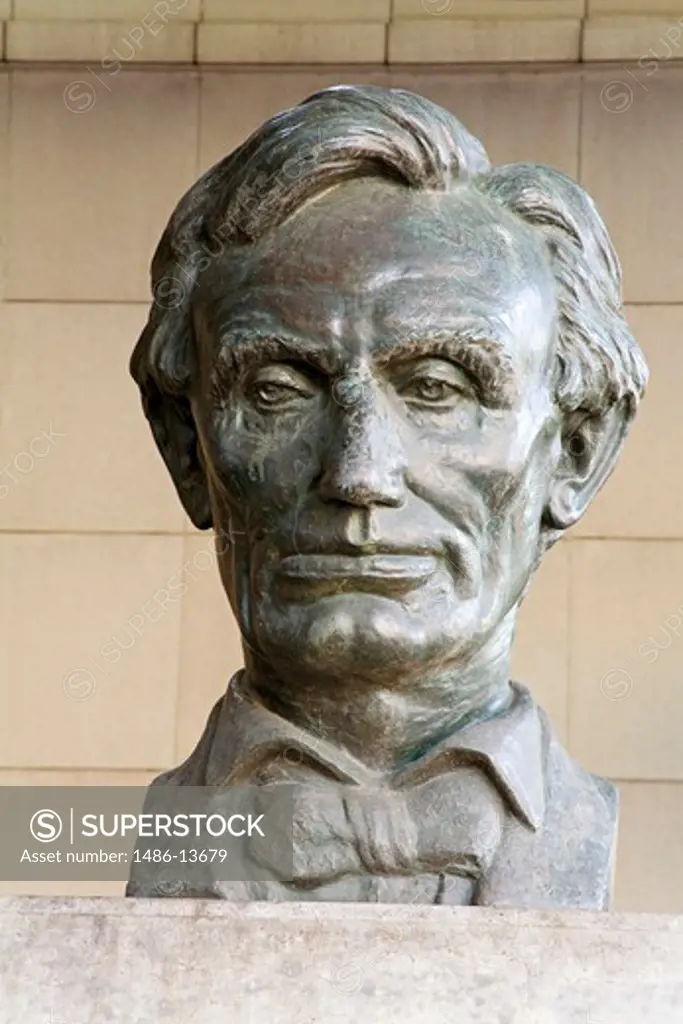 Bust of Abraham Lincoln, Stanley Mosk Courthouse, Los Angeles, California, USA