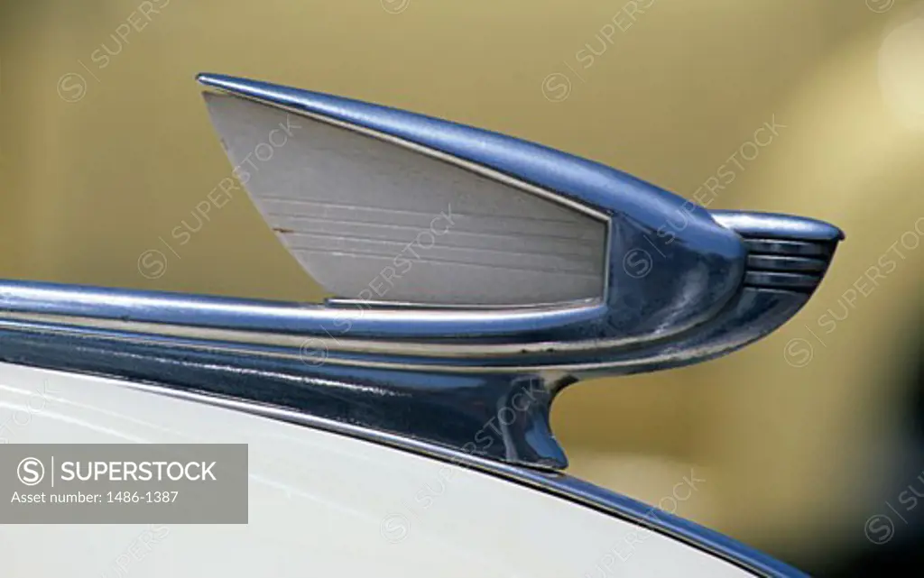 Hood ornament of a 1948 Chevrolet Marley deluxe car
