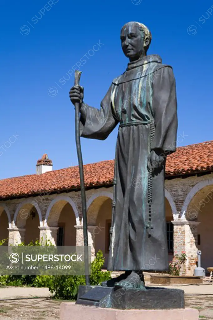 USA, California, Monterey County, Mission San Antonio, Father Junipero Serra statue