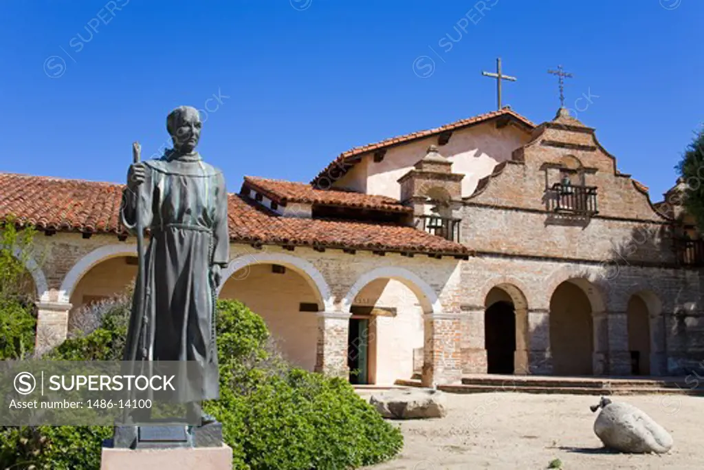 USA, California, Monterey County, Mission San Antonio, Father Junipero Serra statue