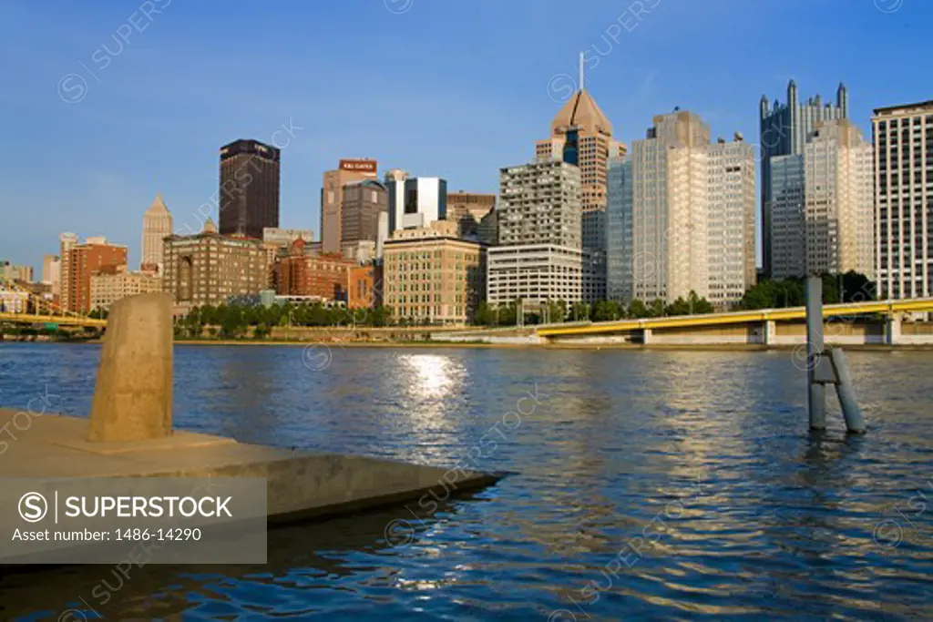 USA, Pennsylvania, Pittsburgh, Cityscape with Allegheny River