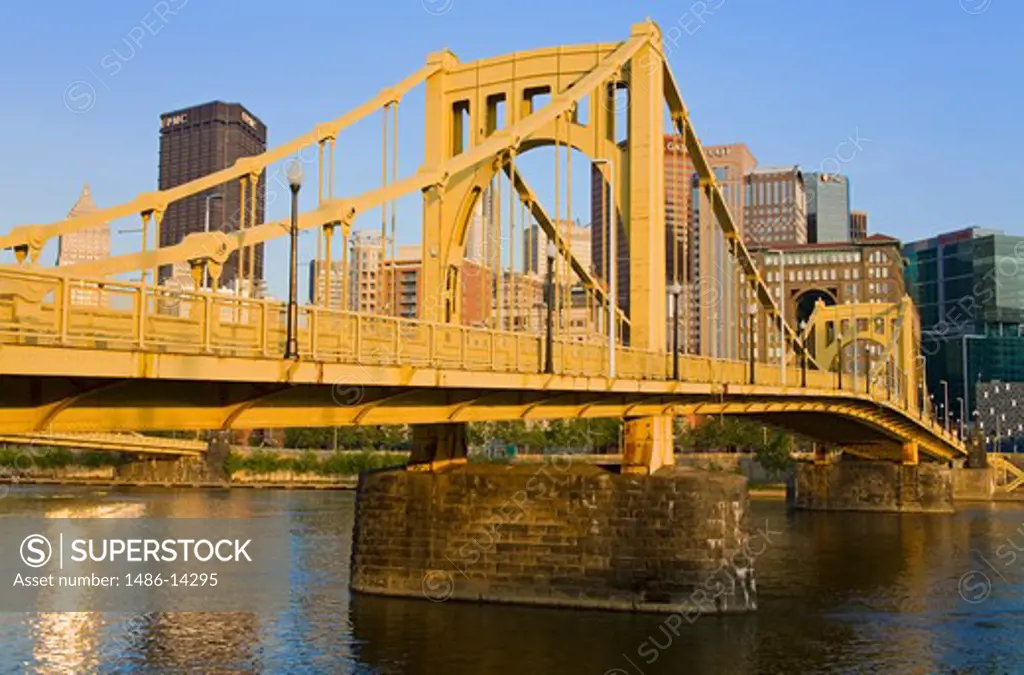 USA, Pennsylvania, Pittsburgh, Roberto Clemente Bridge (6th Street Bridge) over Allegheny River