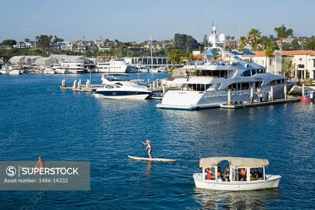 USA, California, Orange County, Newport Beach, Lido Island, View of harbor