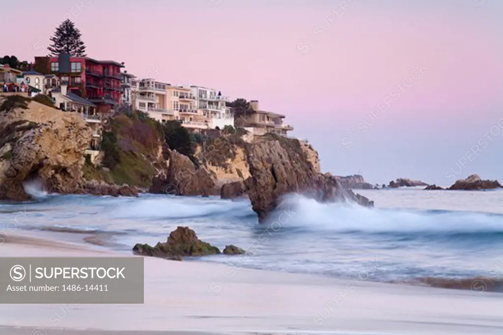 USA, California, Orange County, City of Newport Beach, Corona del Mar Beach, Houses on cliffs