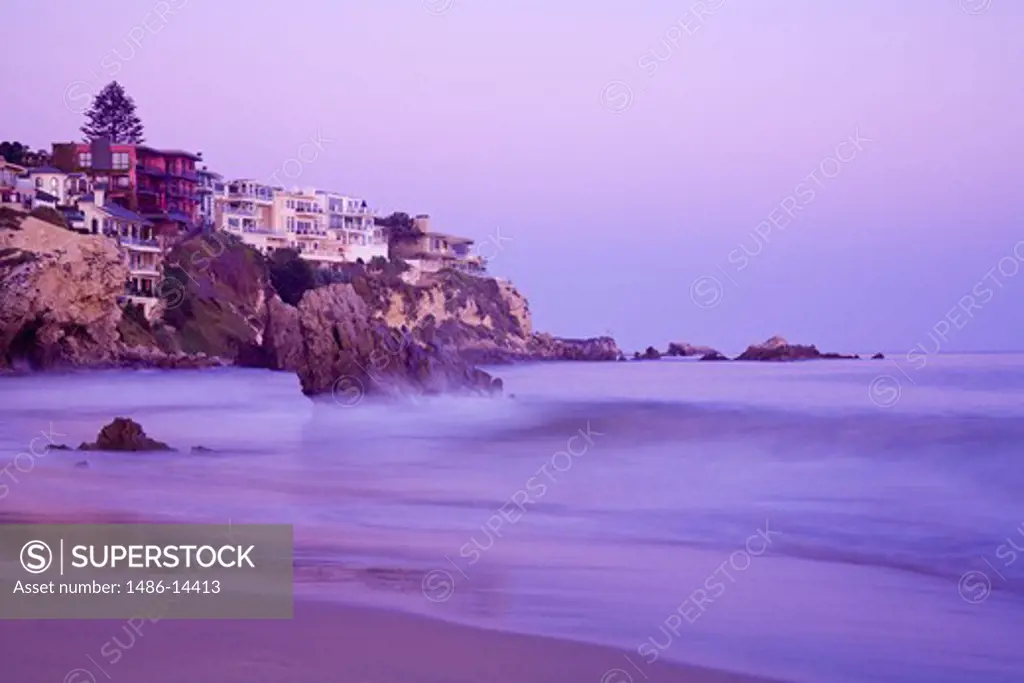 USA, California, Orange County, City of Newport Beach, Corona del Mar Beach, Houses on cliffs at dusk