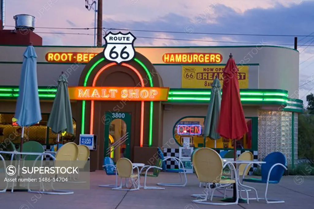 USA, New Mexico, Albuquerque, Nob Hill District, Route 66 Malt Shop at dusk