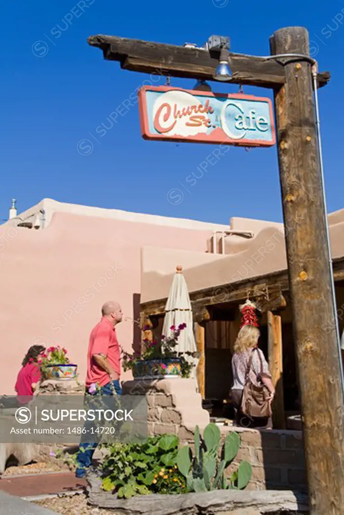 USA, New Mexico, Albuquerque, Old Town, Tourists entering cafe