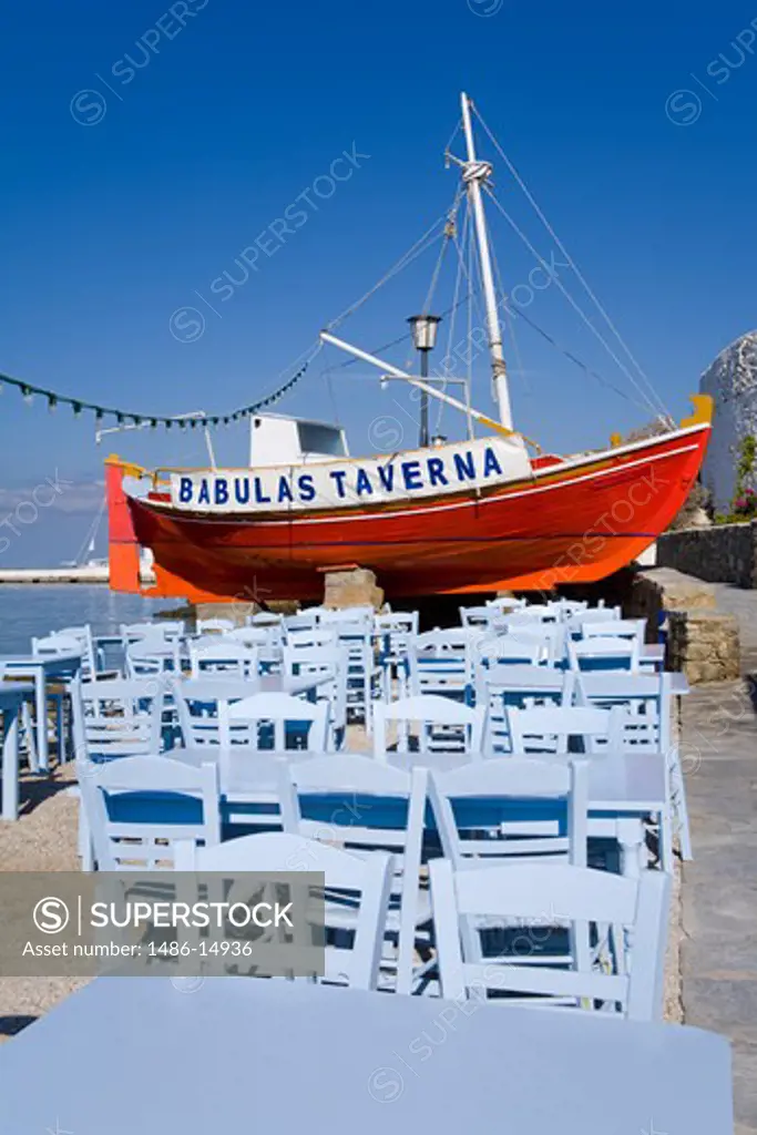 Waterfront restaurant in Mykonos Town, Island of Mykonos, Cyclades, Greece, Europe