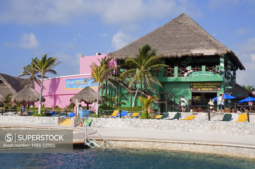 Mexico, Quintana Roo, Costa Maya, Dolphin pool