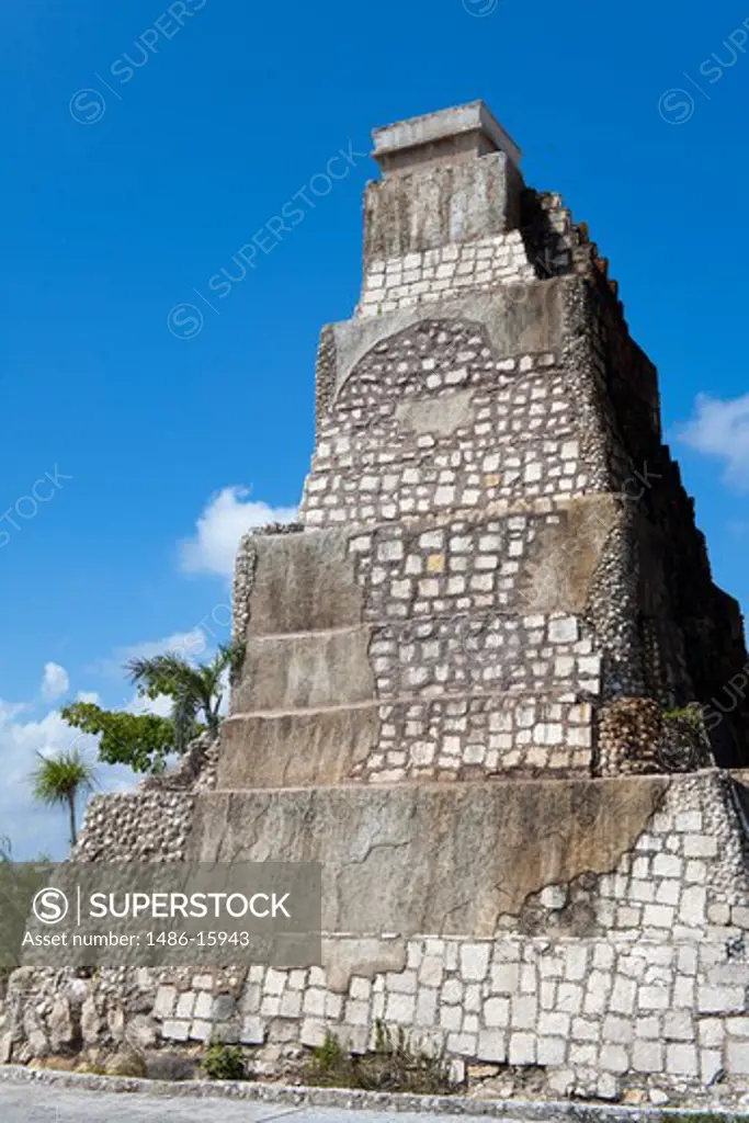 Mexico, Quintana Roo, Costa Maya port, fountain