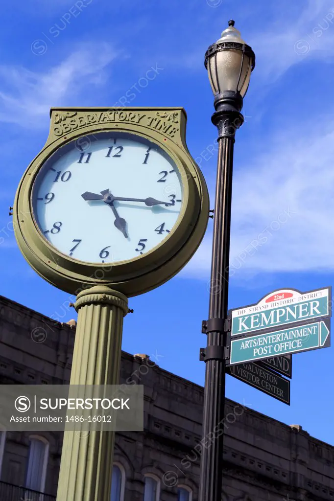USA, Texas, Galveston, Clock in Historic Strand District