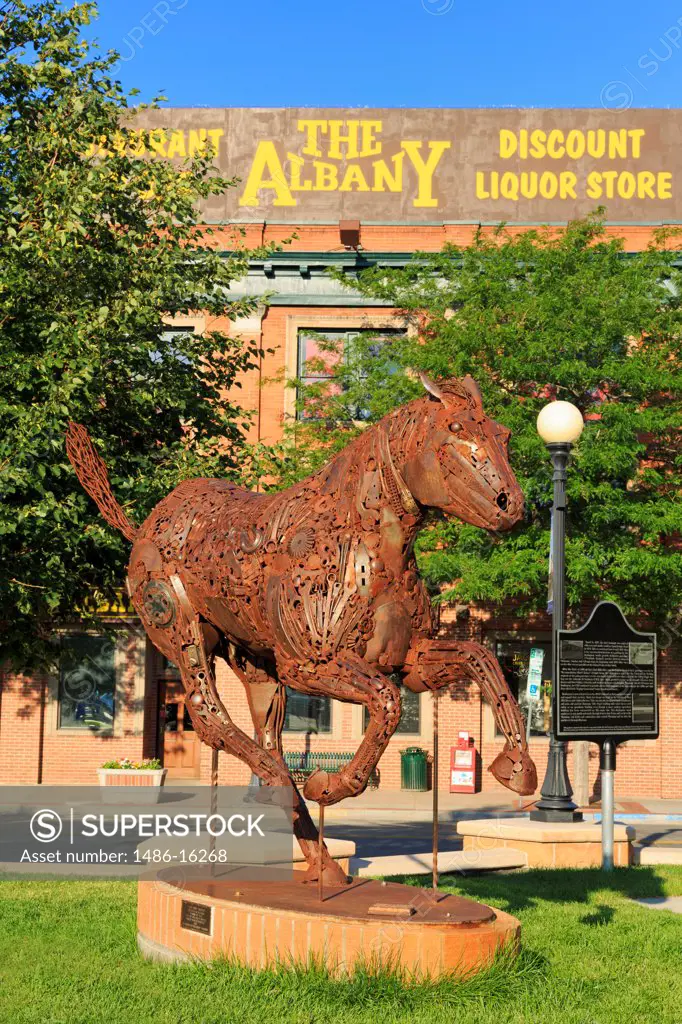 USA, Wyoming, Cheyenne, Horse sculpture in Cheyenne Depot Plaza