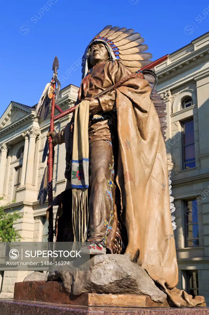 USA, Wyoming, Cheyenne, Chief Washakie statue at State Capitol