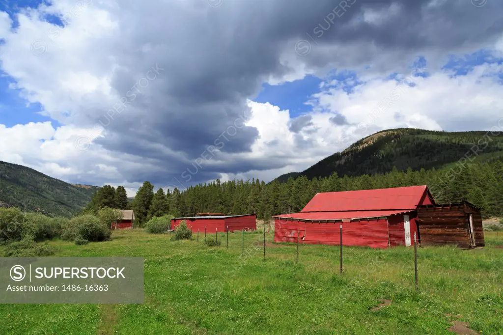USA, Colorado, Leadville, Barn on ranch