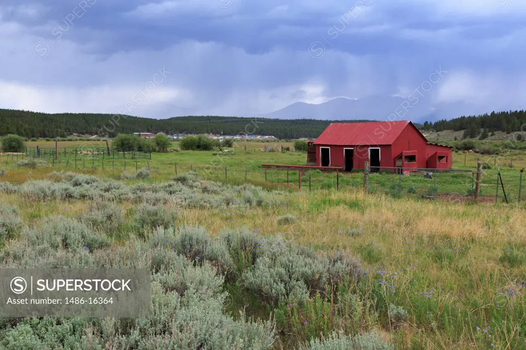 USA, Colorado, Leadville, Barn on ranch